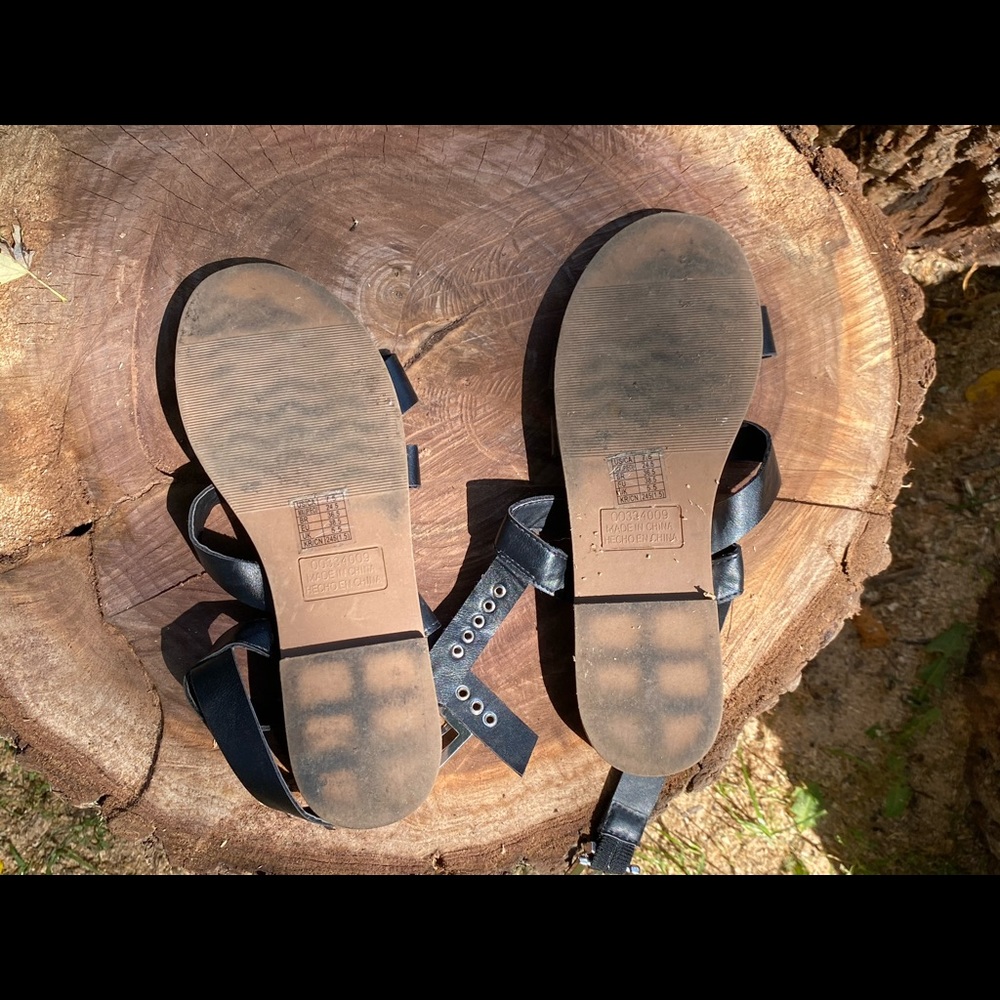 Sandles - Picture 3 of 3